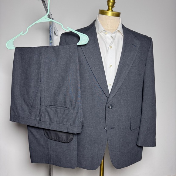 Hart Schaffner & Marx Other - Hart Schaffner & Marx Suit Mens 42S W34 Charcoal Grey Solid Two Button Wool